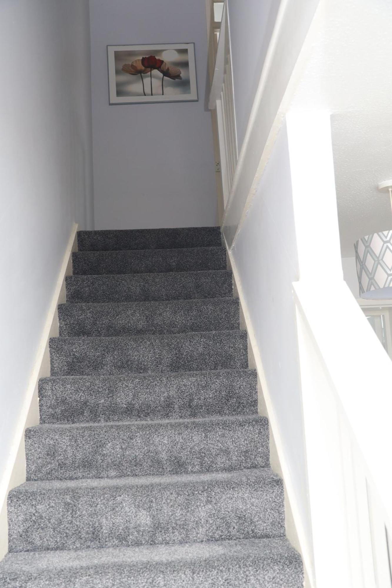 Superb 3 Bedroom Flat In Стаффорд Экстерьер фото
