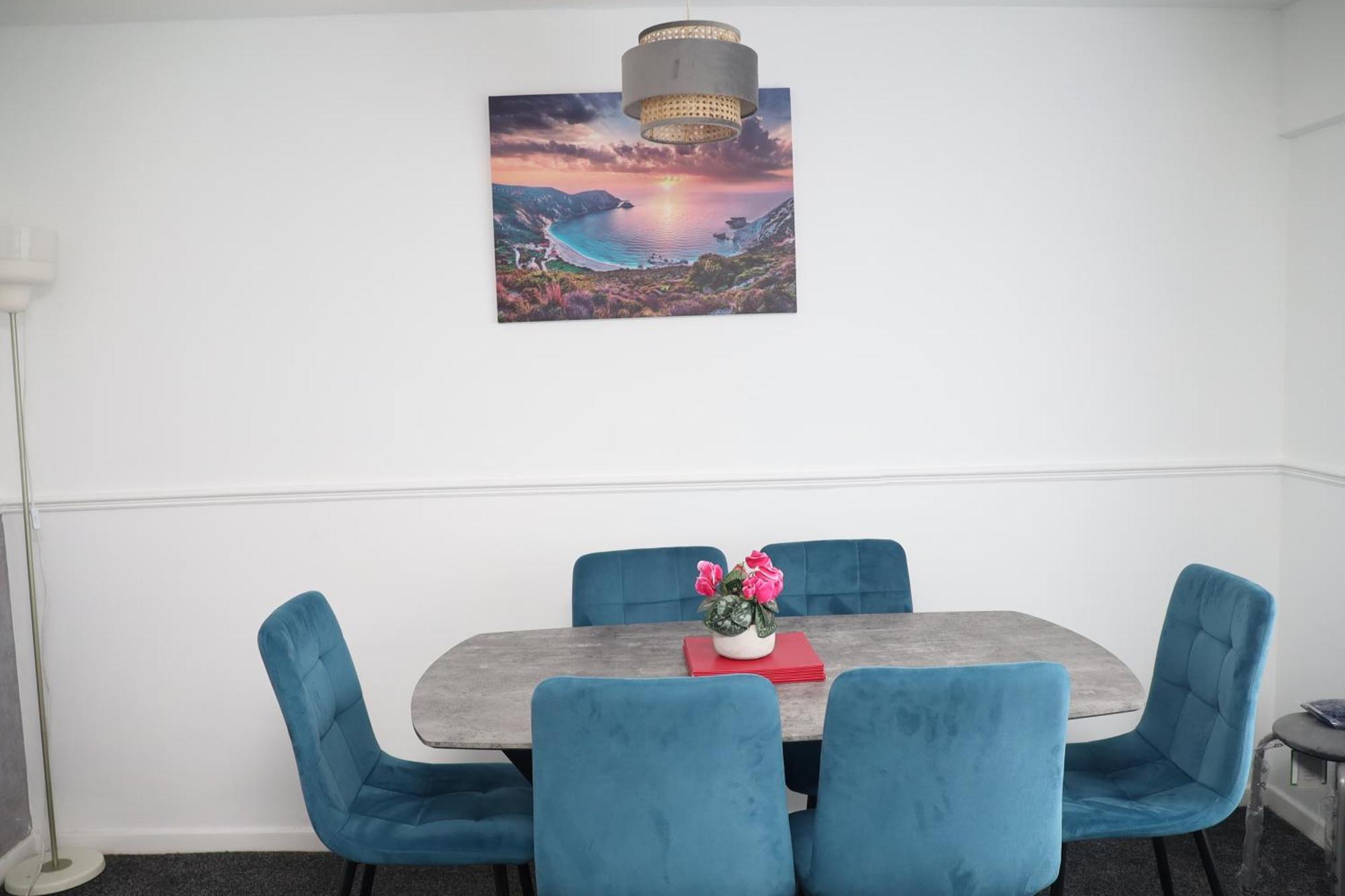 Superb 3 Bedroom Flat In Стаффорд Экстерьер фото