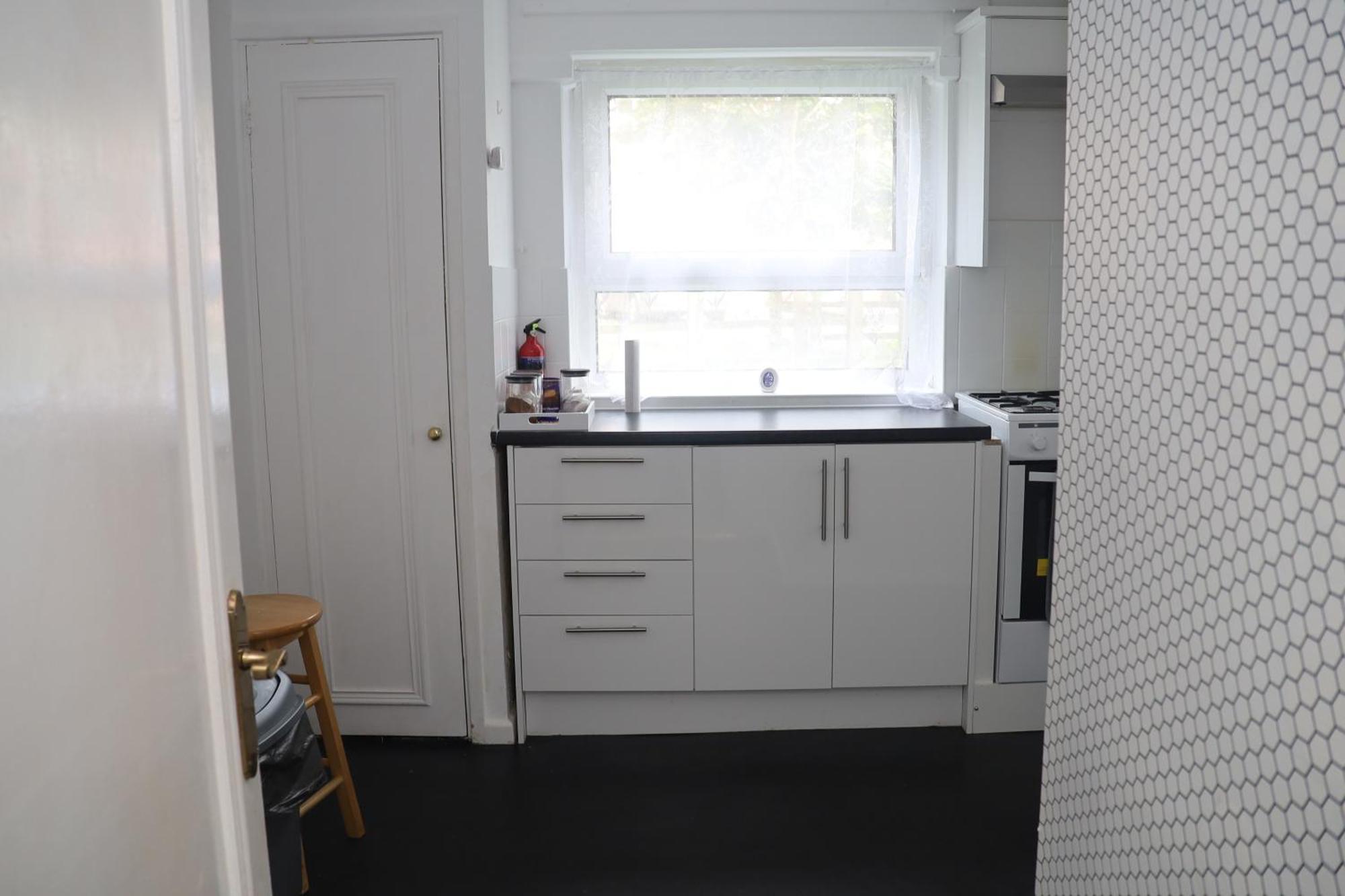 Superb 3 Bedroom Flat In Стаффорд Экстерьер фото